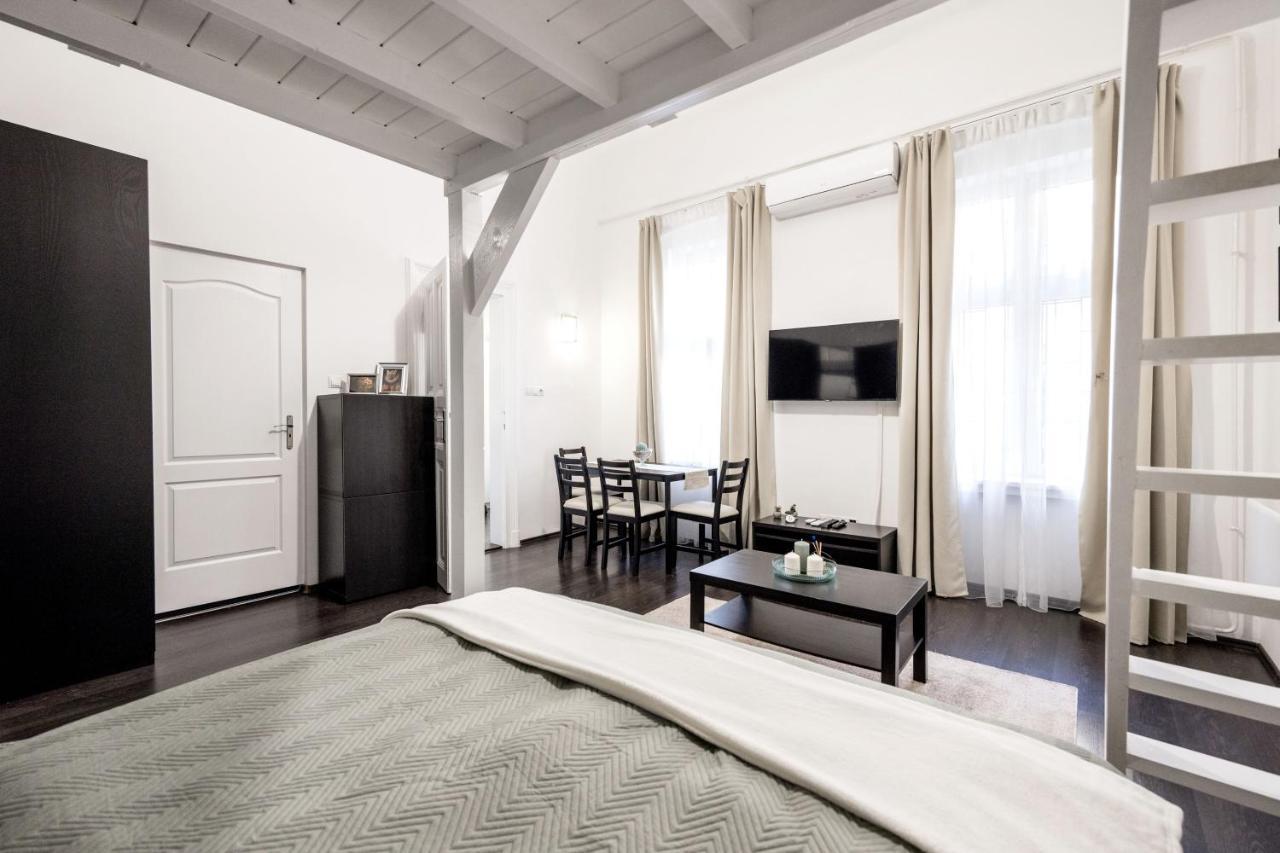 Apartamento Charming Downtown Hideaway Steps From New York Cafe! Budapest Exterior foto
