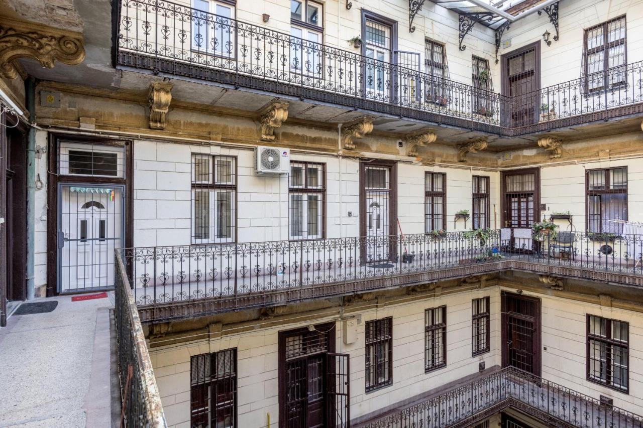 Apartamento Charming Downtown Hideaway Steps From New York Cafe! Budapest Exterior foto