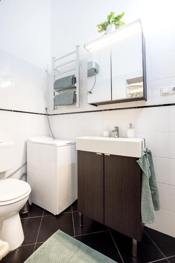 Apartamento Charming Downtown Hideaway Steps From New York Cafe! Budapest Exterior foto